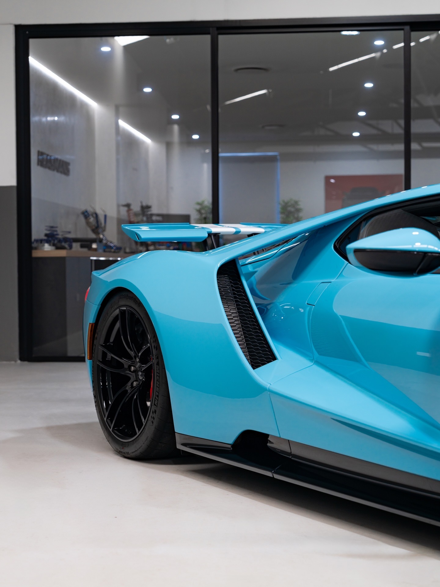 福特 GT 进店安装钛合金排气系统。..福特gt汽车改装car时尚