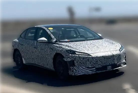 红旗E009量产版测试谍照曝光新车定位纯电动中型轿车，基于红旗HME天工纯电平台