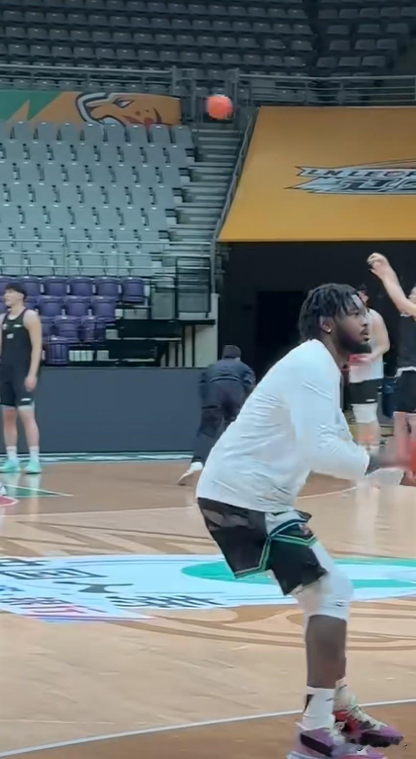 今天晚间辽宁男篮将在主场迎战来访的卫冕冠军浙江广厦队，辽宁男篮主教练杨明在接受采