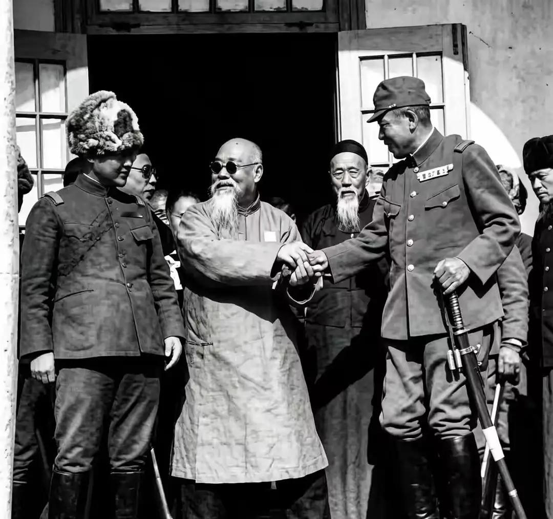 1937年，军阀人物马良在济南沦陷后，出面讨好日军的一张镜头 