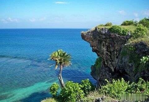 【登巴萨】位于印度尼西亚巴厘岛南部，集浓郁的宗教氛围和现代风情于一体，尤其是体现