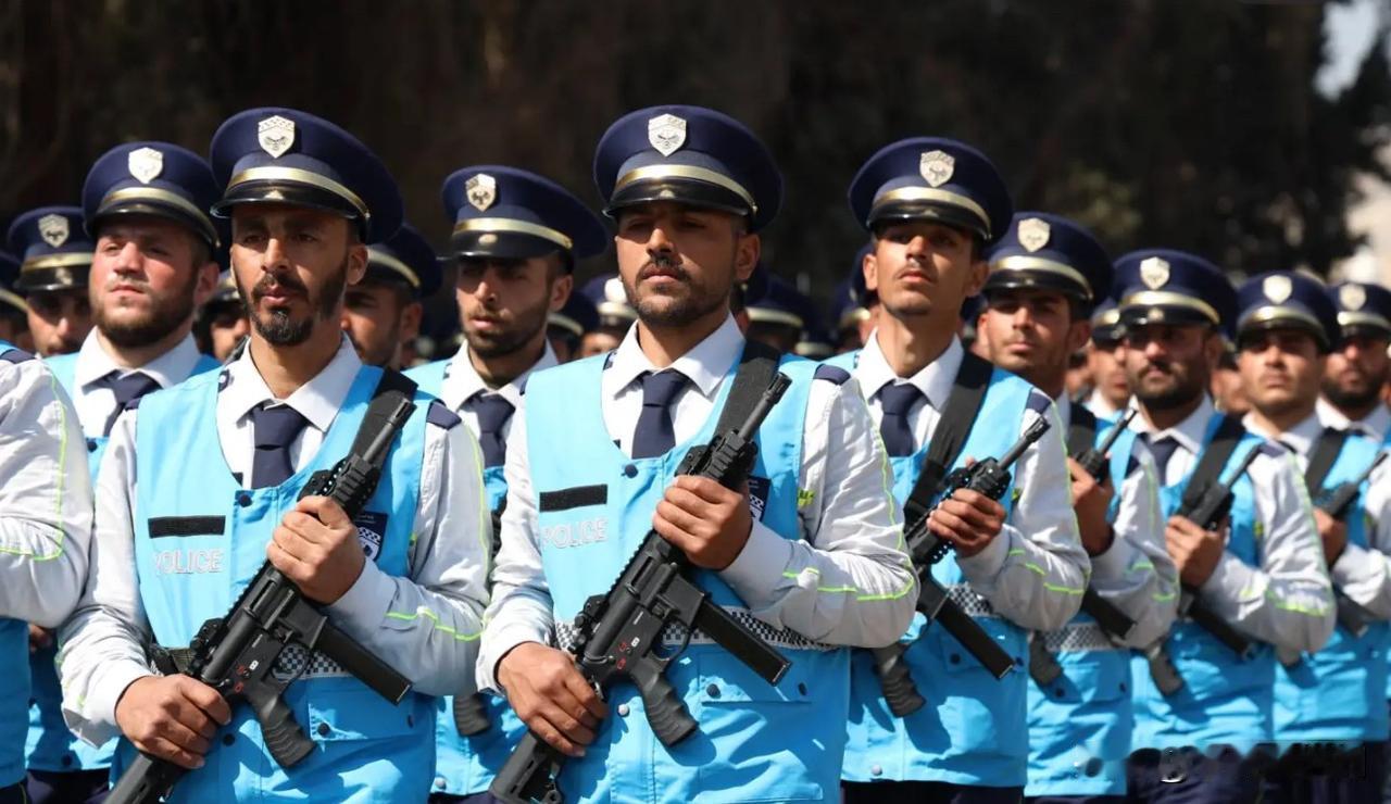 叙利亚警察全面换装，新装具有较强辨识度。