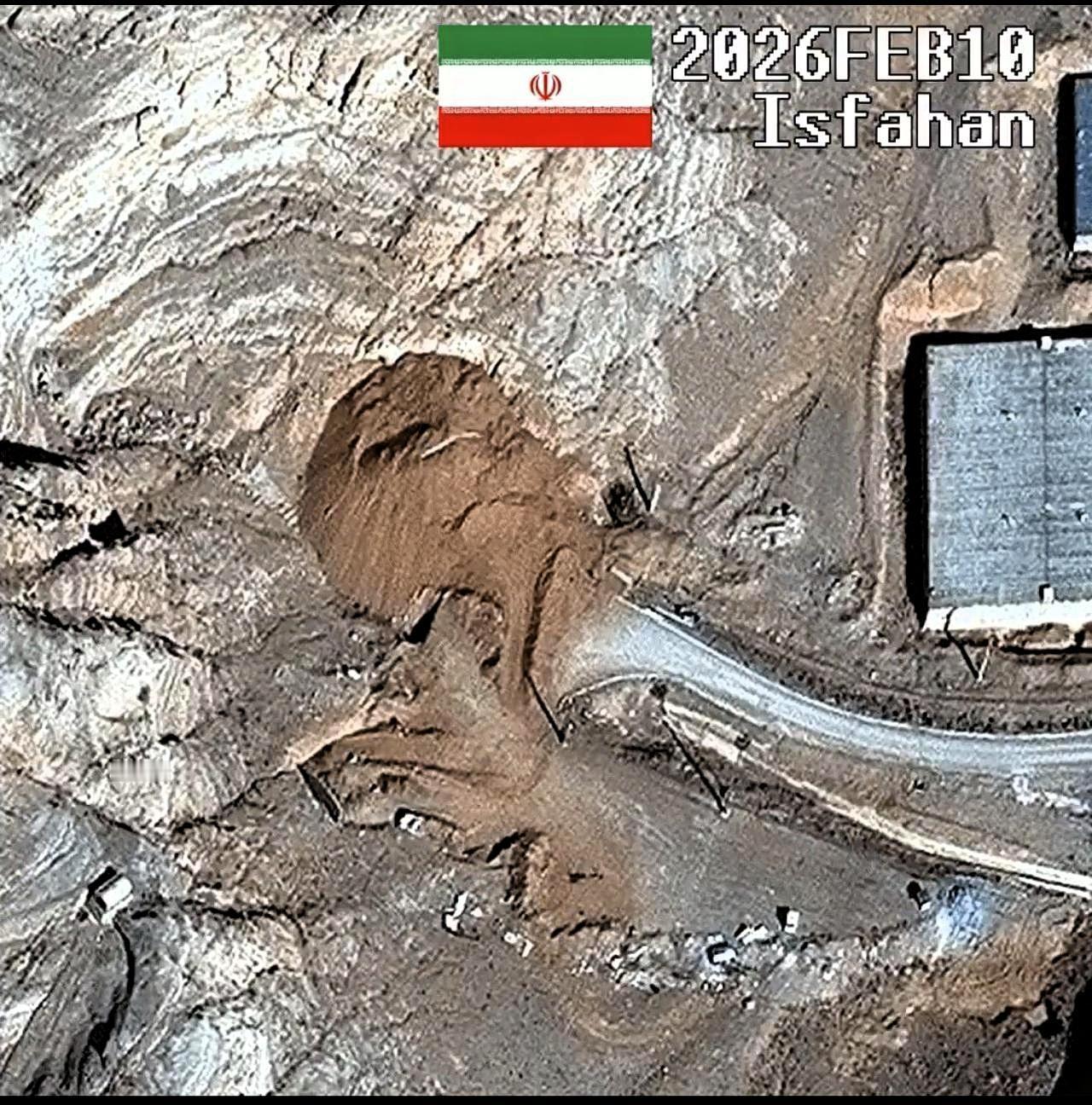 卫星图像曝光，伊朗给伊斯法罕核设施来了招“物理隐身”。

所有隧道入口被泥土回填