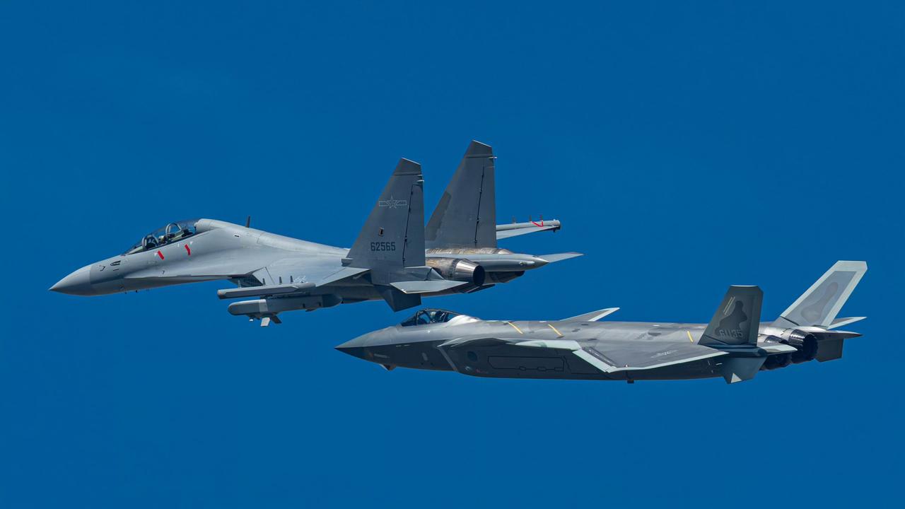 歼16D+歼20黄金组合   超帅气！