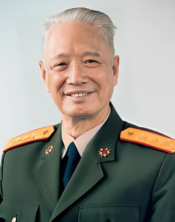 1985 年国防大学成立，张震任校长、李德生任政委。1990 年李德生因年龄退出