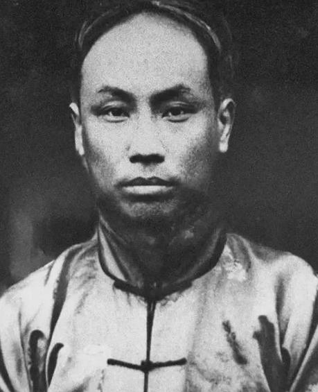 1953年毛主席来到陈独秀的老家安庆进行视察，突然毛主席问工作人员：“陈独秀家还