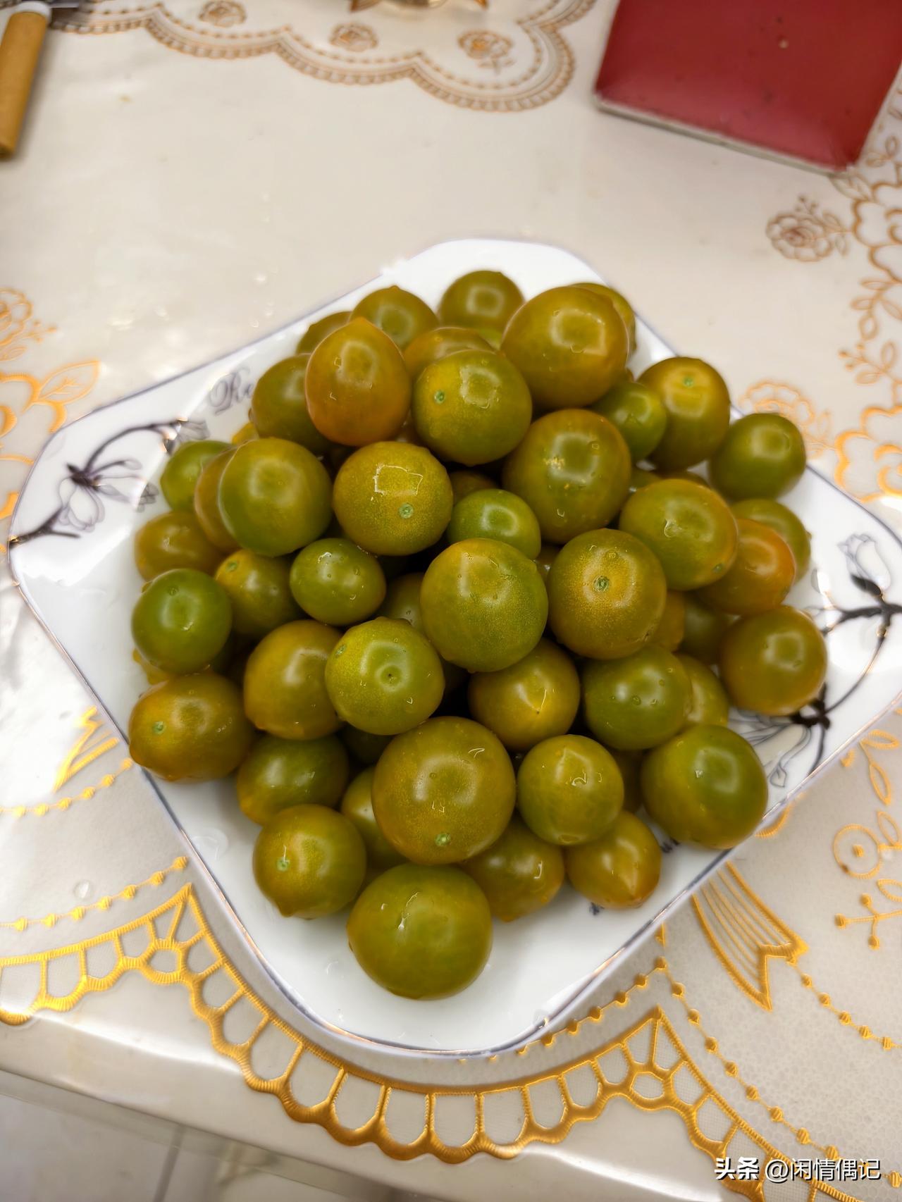 老公买回来的
猜半天没认出来
一口下去
原来是小番茄