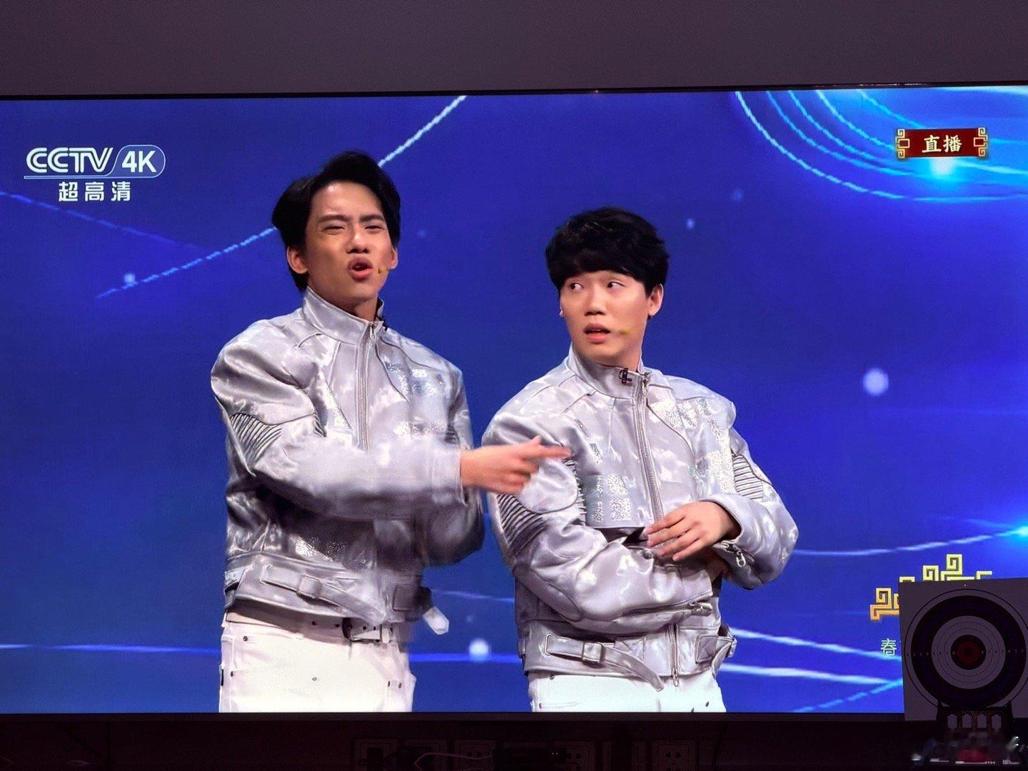 作为练武术的人来说，这机器人节目真不错，显得后面这堆真人节目多少有点多余了 