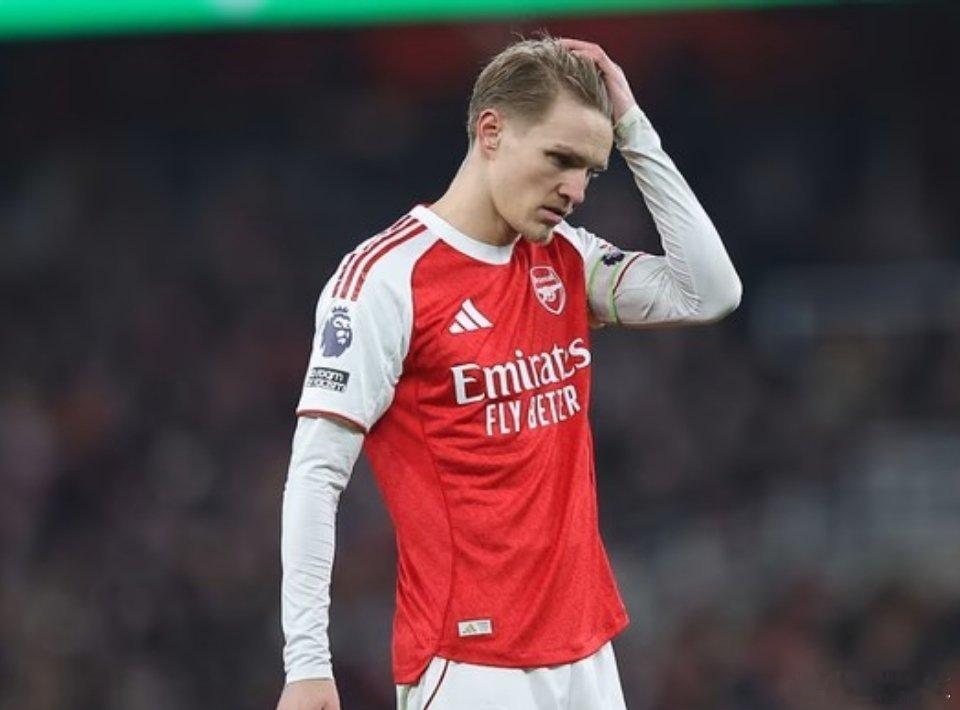 英超第23轮一场焦点战中，阿森纳在主场痛失好局，2-3不敌曼联。遭遇3轮不胜后。