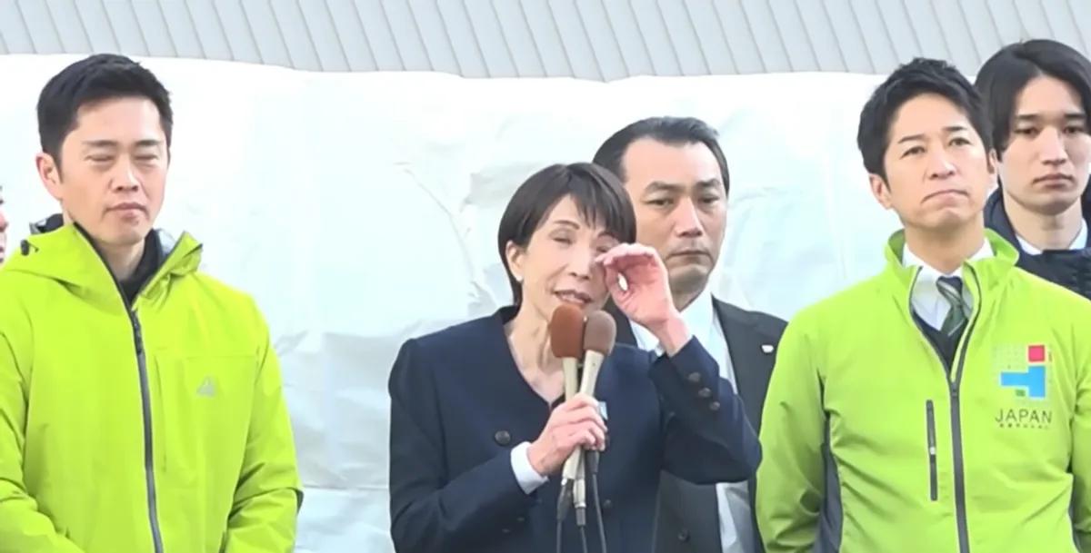 哭戏。高市早苗27日在安倍故地的落泪演讲，哪儿是什么真情流露，分明是场精准算计的