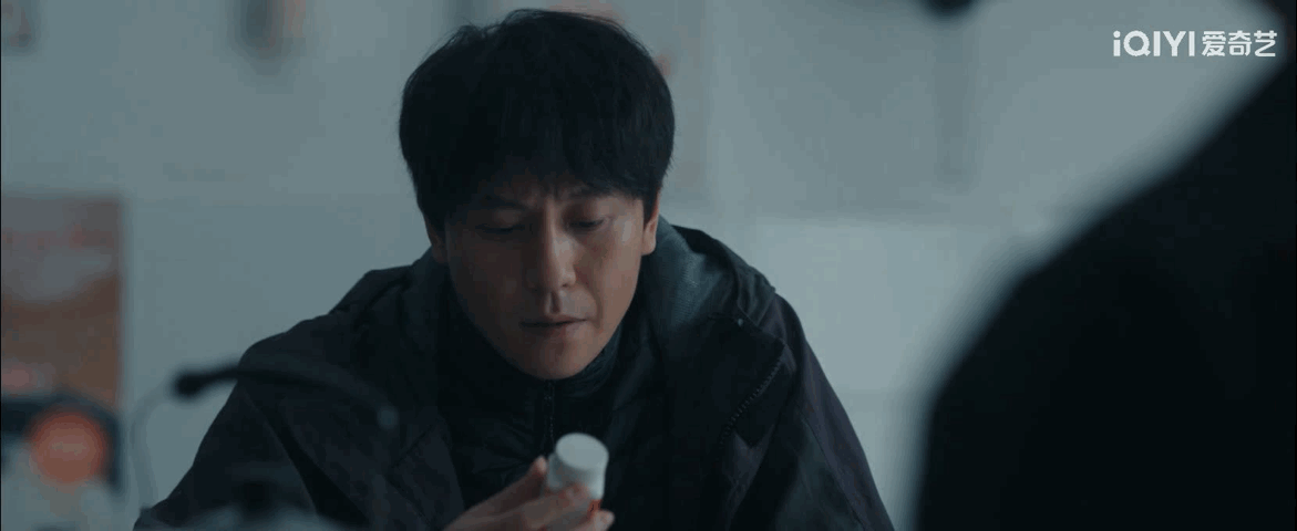 深渊无间将死之人复仇起来有多狠“谁杀警察了？那就是张成国对吧”，这车内的对峙太窒