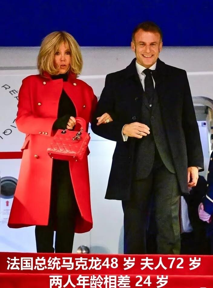 世界的目光都在她身上。

都在说她72岁了身材如何，衣品如何。

我觉得这根本没