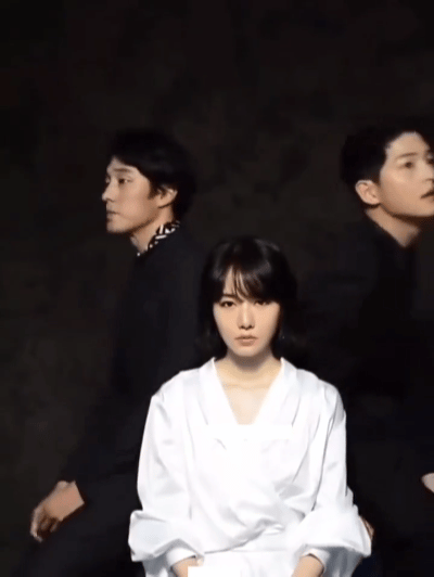 只要你听过她那首火遍大街小巷的歌，最后道具的出现，你就知道她是谁了！