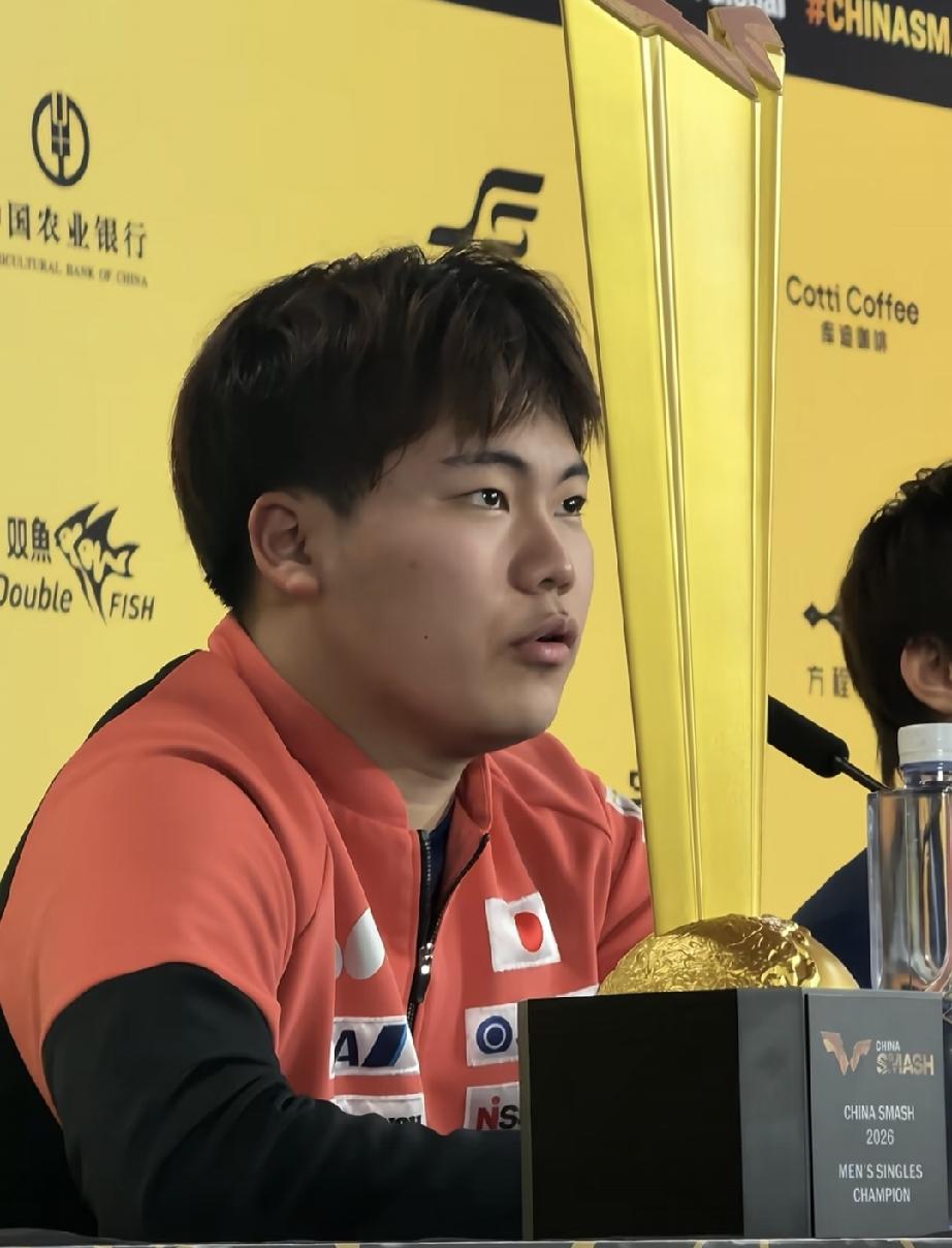 松岛辉太敢说了，佩服佩服！
记者问松岛辉，对于单打、混双，平时在训练当中怎么平衡