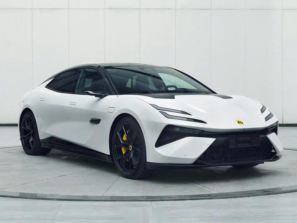 路特斯Emeya申报图
定位Hyper GT四门轿跑车，搭载双电机四轮驱动系统，