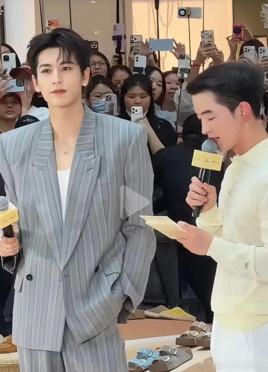 没有精修的张凌赫照样帅爆你 