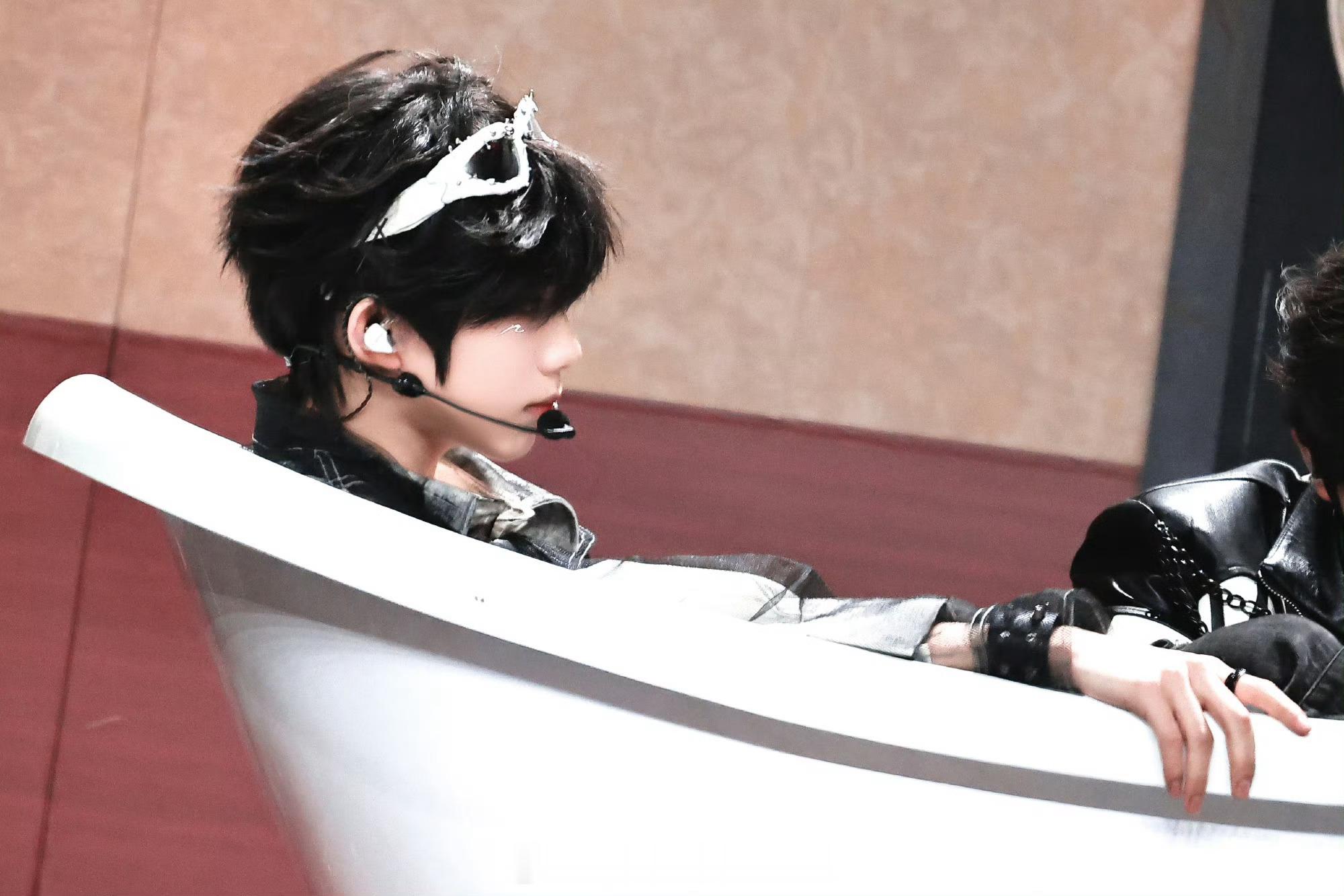 谁看了不得说一句好准确的形容词，很萌的一张脸，很酷的造型，还是那句话完完全全的反