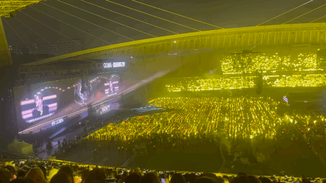 对比那两家的蓝绿之争，檀健次这黄海是没有一点争议 