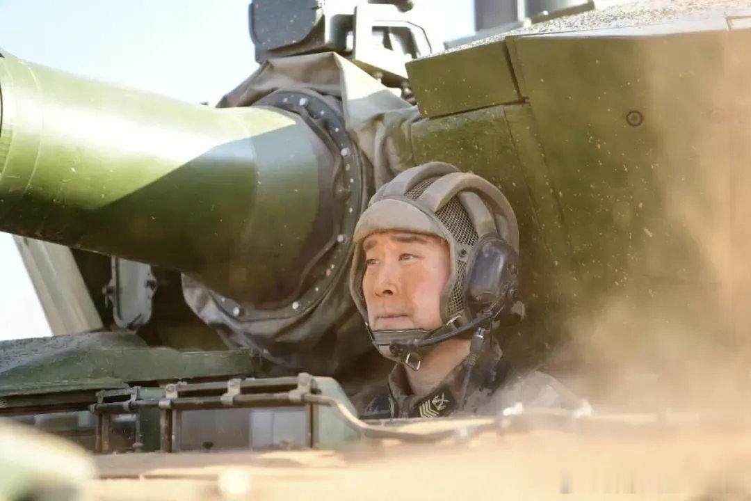 【今日聚焦：受阅装备，是打仗的装备！一声令下，就能开向战场！】         