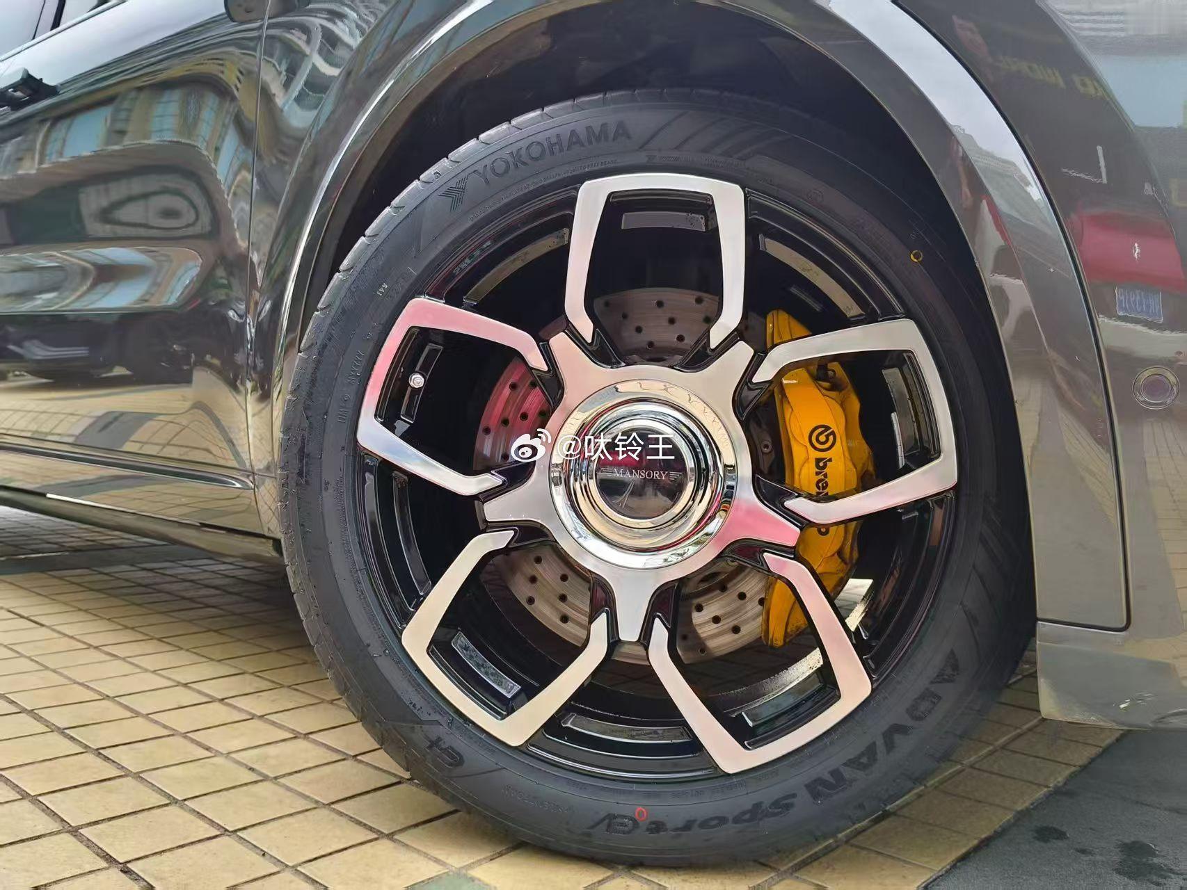 理想L8搭配YOKOHAMA轮胎作业265/45R21 
