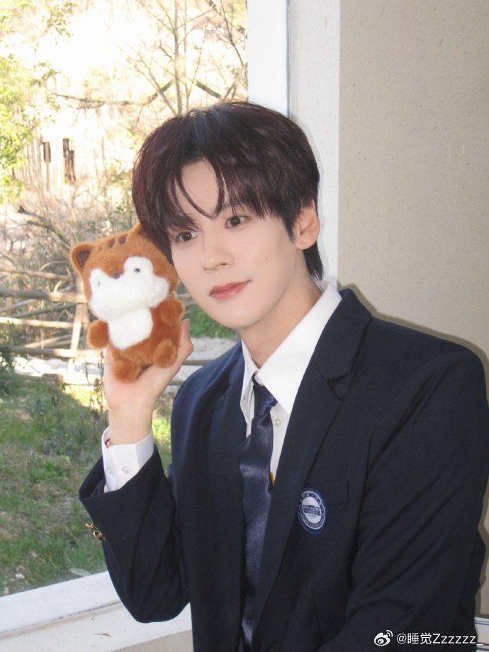 魏哲鸣新剧自我攻略第一人魏哲鸣新剧自己给自己哄好了口嫌体正直的许淮颂，前一秒拒收