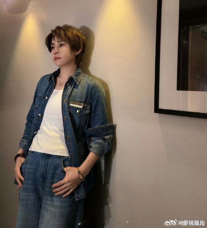 李佳琦说王濛有做销冠的潜力伦敦合伙人看片会直播伦敦合伙人濛主执行力拉满，说要冲销