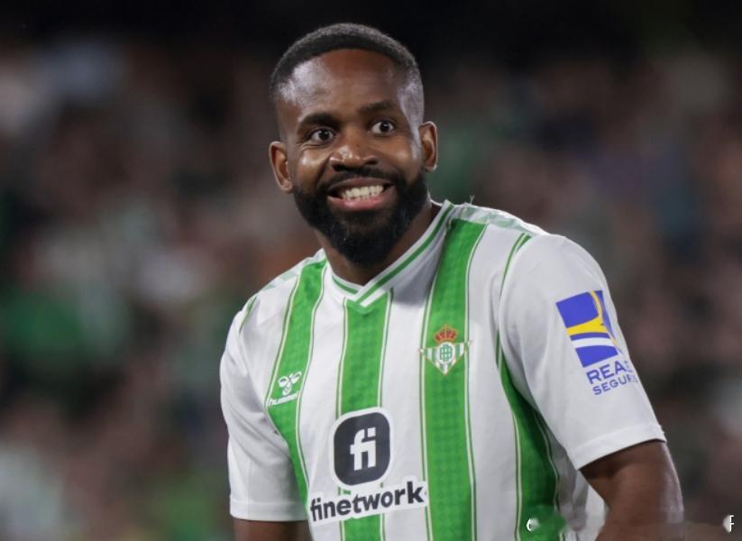 据迪马济奥报道称，热那亚有意引进贝蒂斯前锋、国安旧将巴坎布。热那亚希望为新任主帅