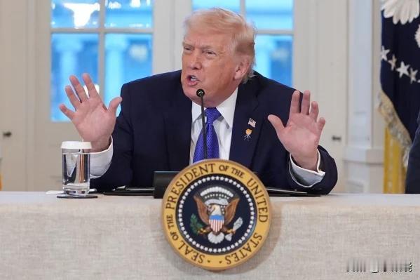 特朗普将暂停75个国家的移民签证受理，认为这些国家的国民在美国生活期间可能盗取美