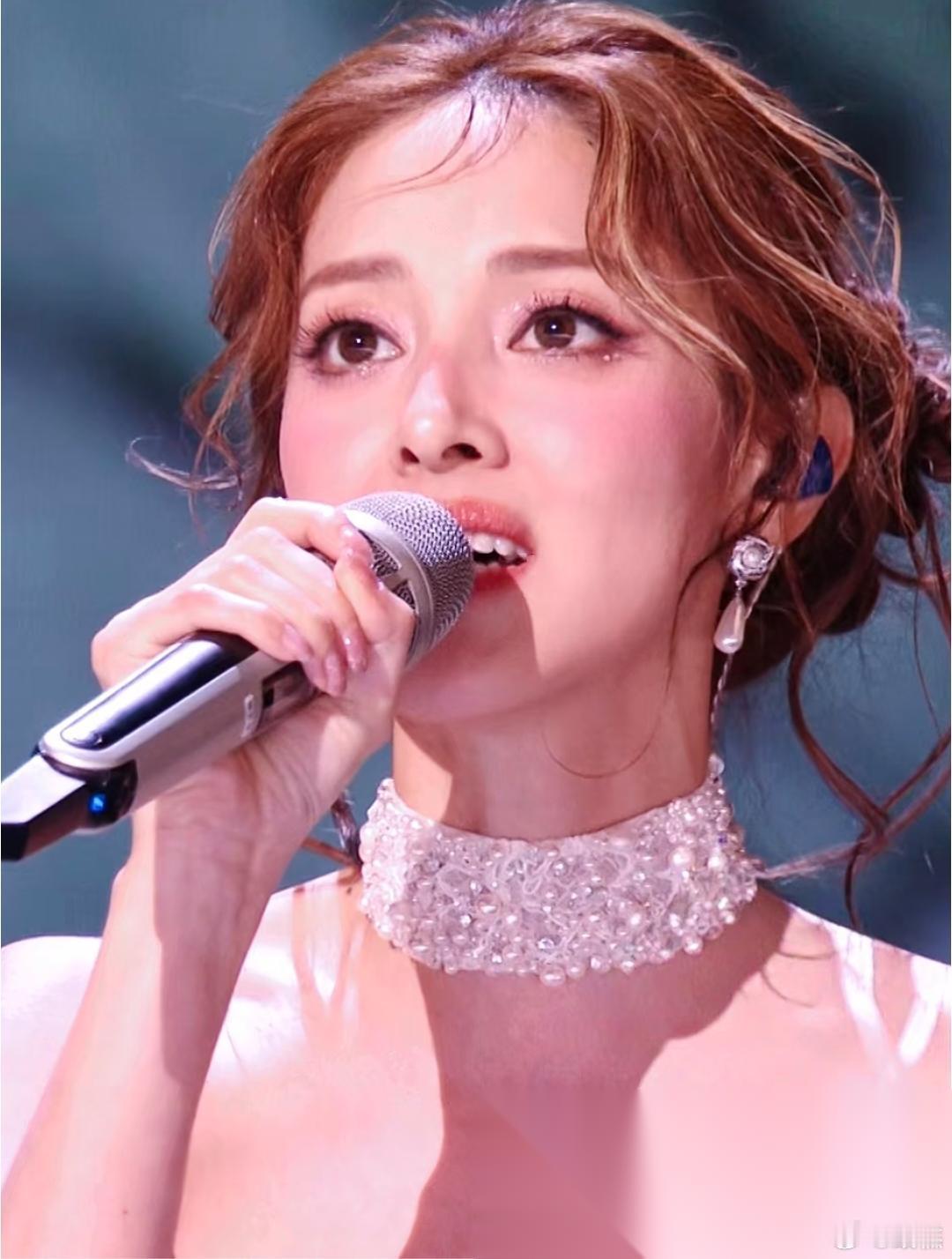 陈凯琳这个人 完全经不起细究 因为仔细一研究就会明白，她这个美女情商实在是太高了