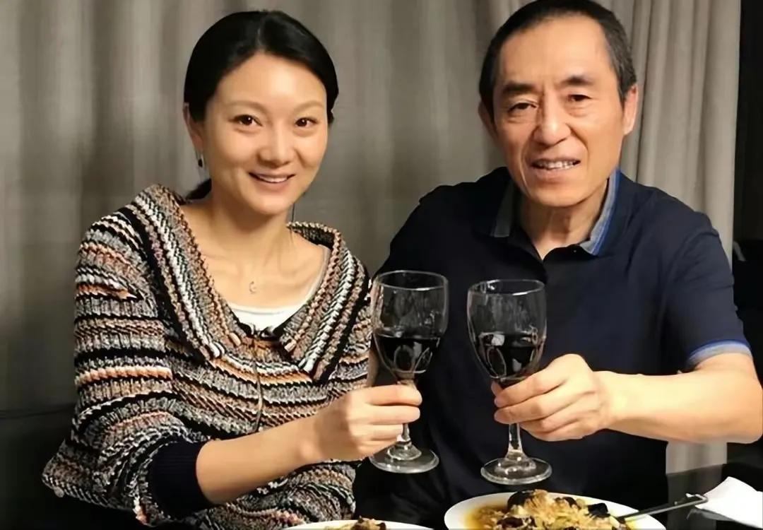 传人家两口子离婚纯粹是瞎扯，一个是三个孩子的爹，一个是三个孩子的娘，一个是年过花