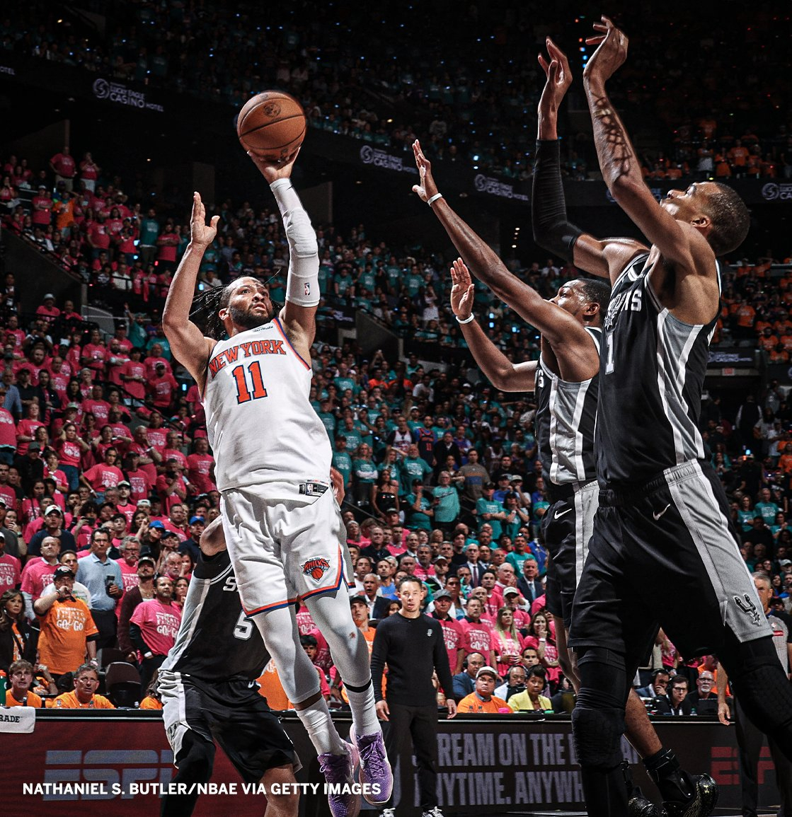 这个图真帅啊！185的小个子越过了外星人。尼克斯vs马刺NBA总决赛NBA