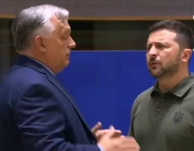 欧洲理事会主席科斯塔严厉谴责欧尔班的行为违反“支撑欧盟的合作条款”。
科斯塔还表