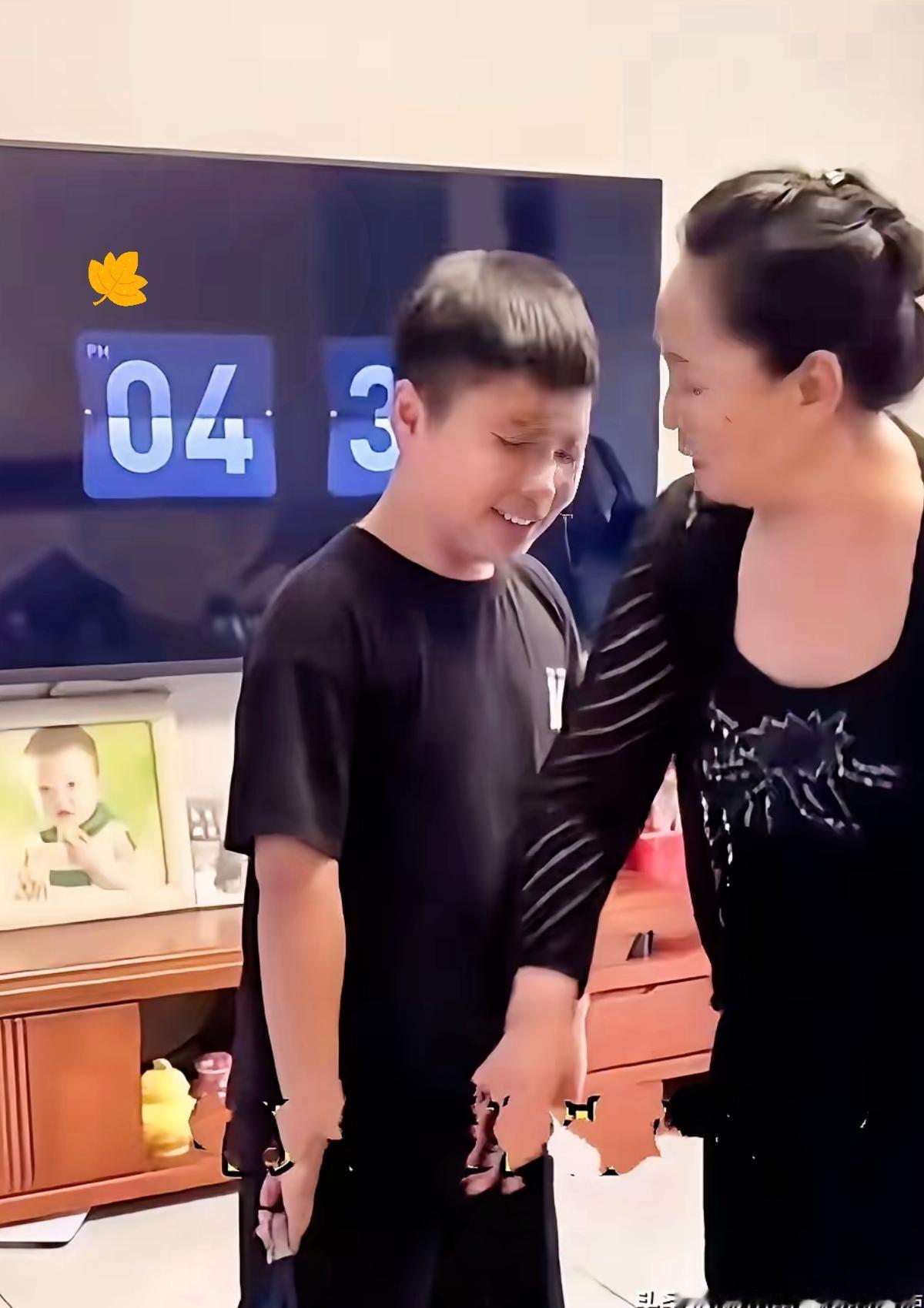 最真实的隔代亲！孩子在奶奶家的双面人生，看完又好笑又暖心
 
        不