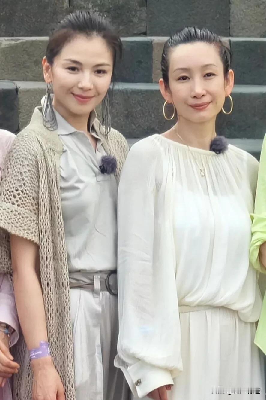 女演员秦海璐，是那种放到人堆里绝对找不到了的长相，但是一点也不妨碍它成为演员、明