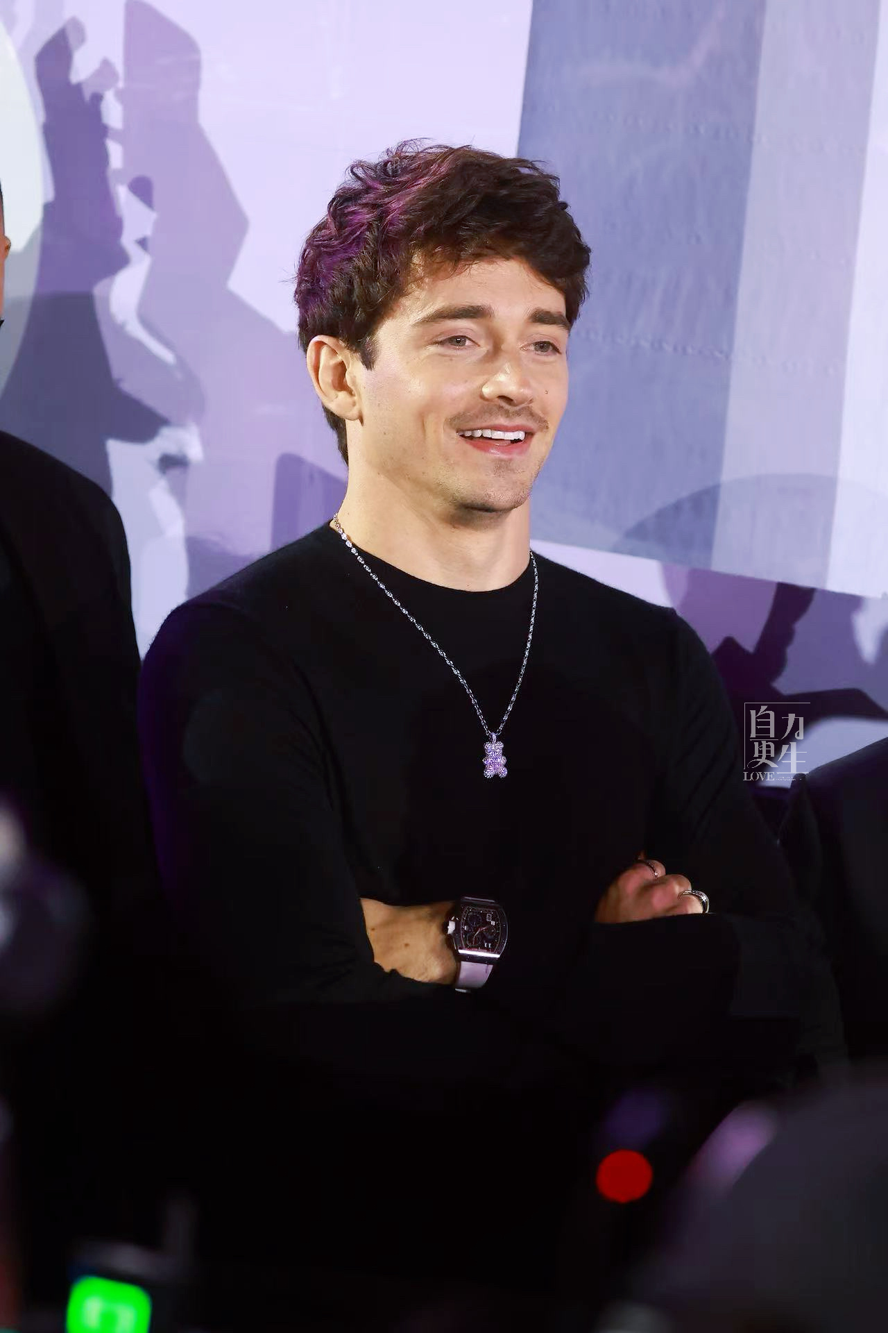 CharlesLeclercF1勒克莱尔 赛道红，是一往无前的底气眼底紫，是内敛