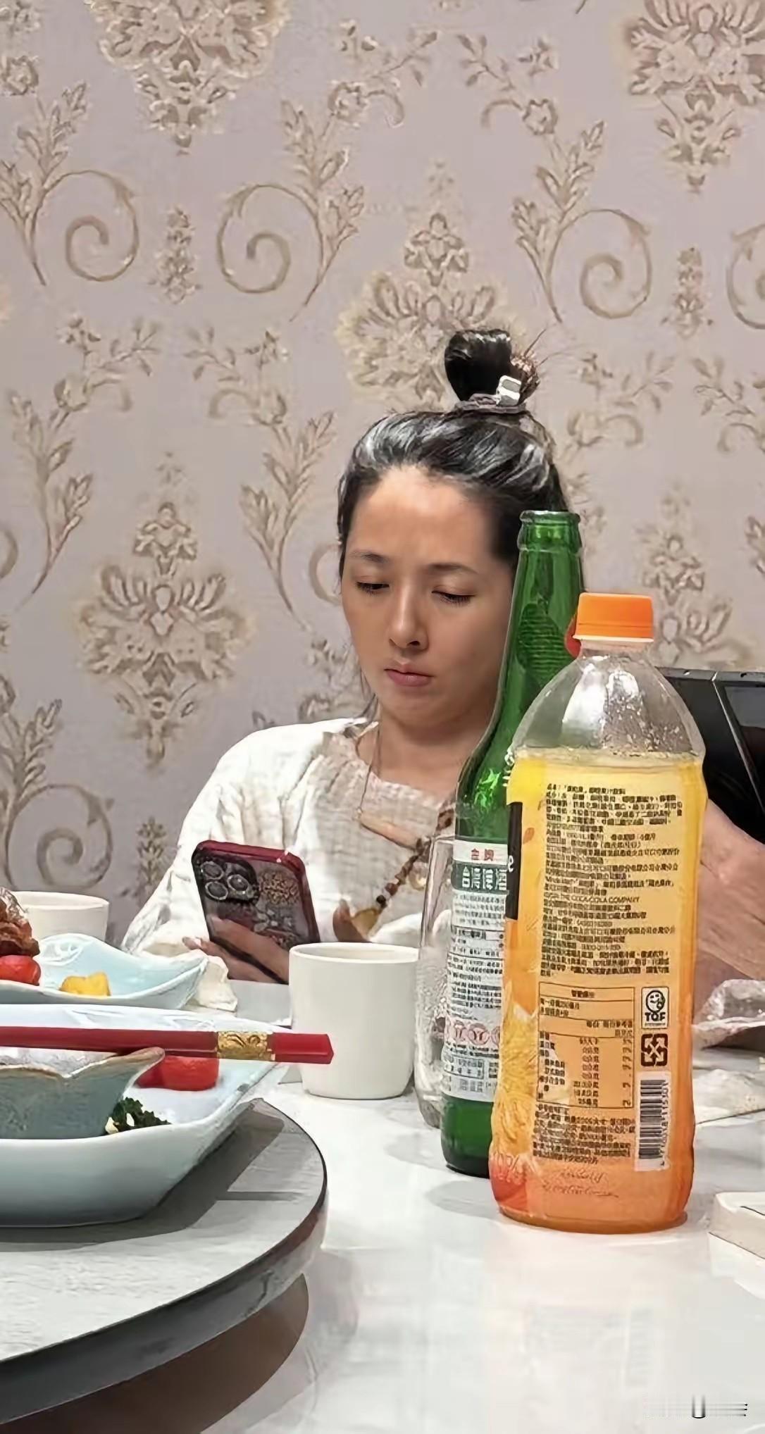 郭碧婷回台为父庆生，简单家常菜，满满幸福感。 没有山珍海味的排场，只有家人团聚的