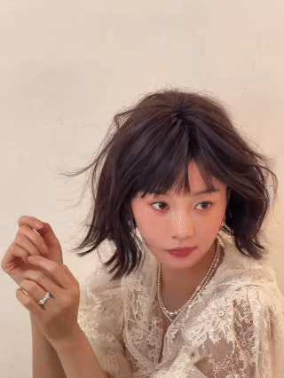 胡意旋短发雀斑造型没认出来这是胡意旋 被胡意旋的短发雀斑造型狠狠戳中！深棕短发蓬