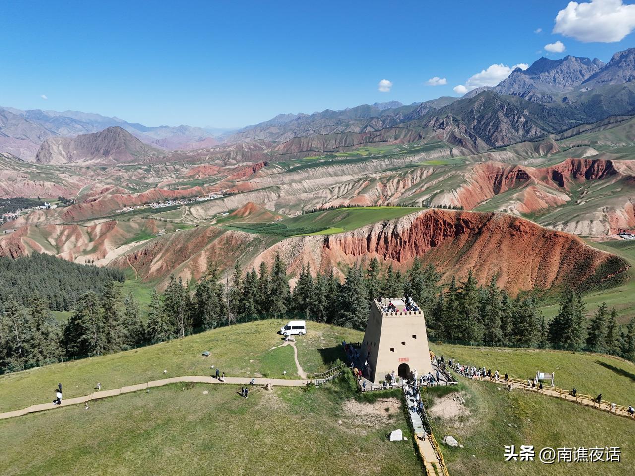 分享祁连山之美这次青海湖小环线之旅，祁连山的美尽收眼底。卓尔山的丹霞地貌，祁连山