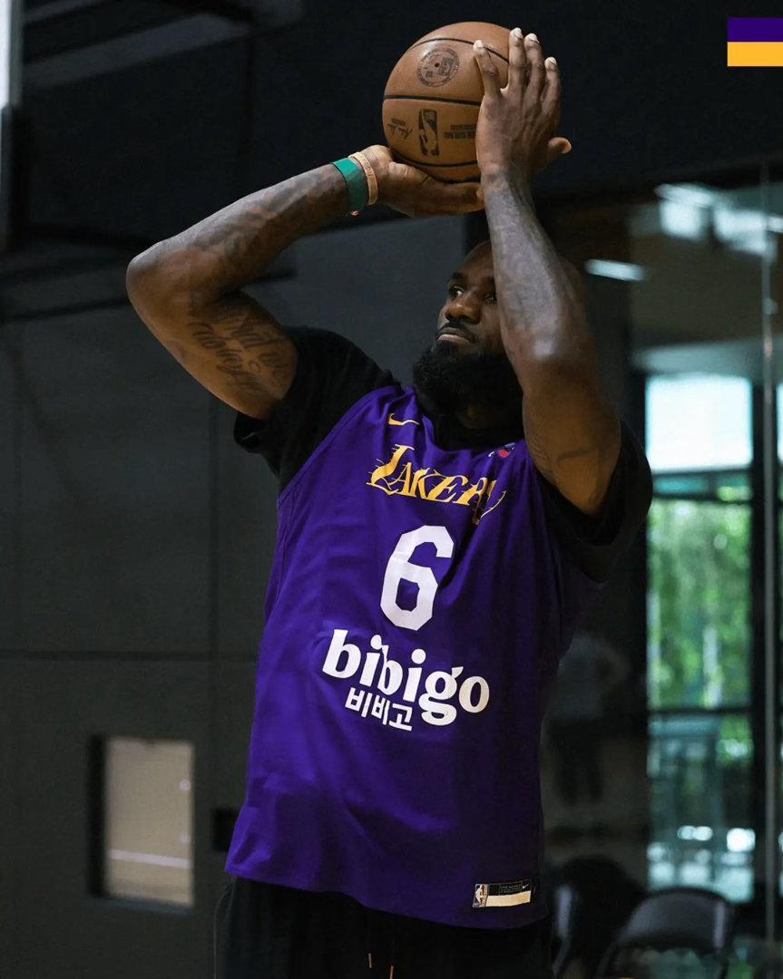 打虎亲兄弟，上阵父子兵。 