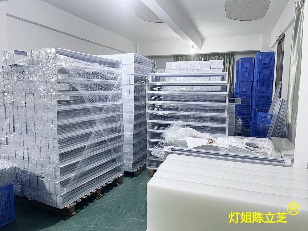 陈立芝写日记的第610天：12月18日 周三 晴
周三，早起，阅读摘抄！
气温有