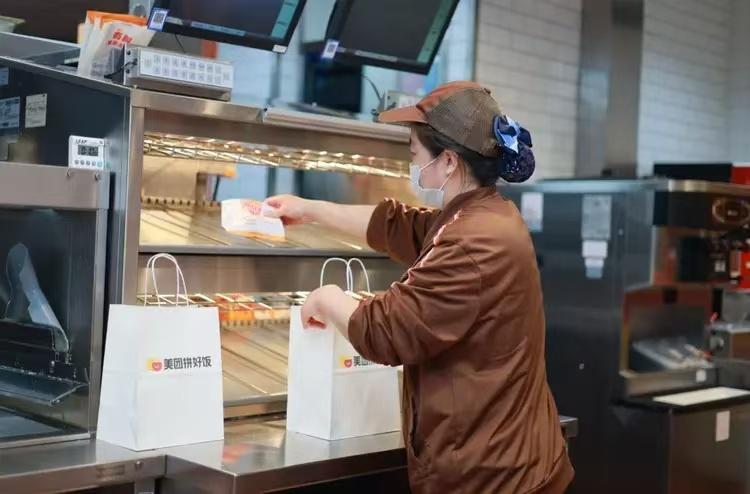 谁不想花小钱吃大牌啊！作为一个精打细算的人，每次都要反复对比价格和评价，就怕花冤