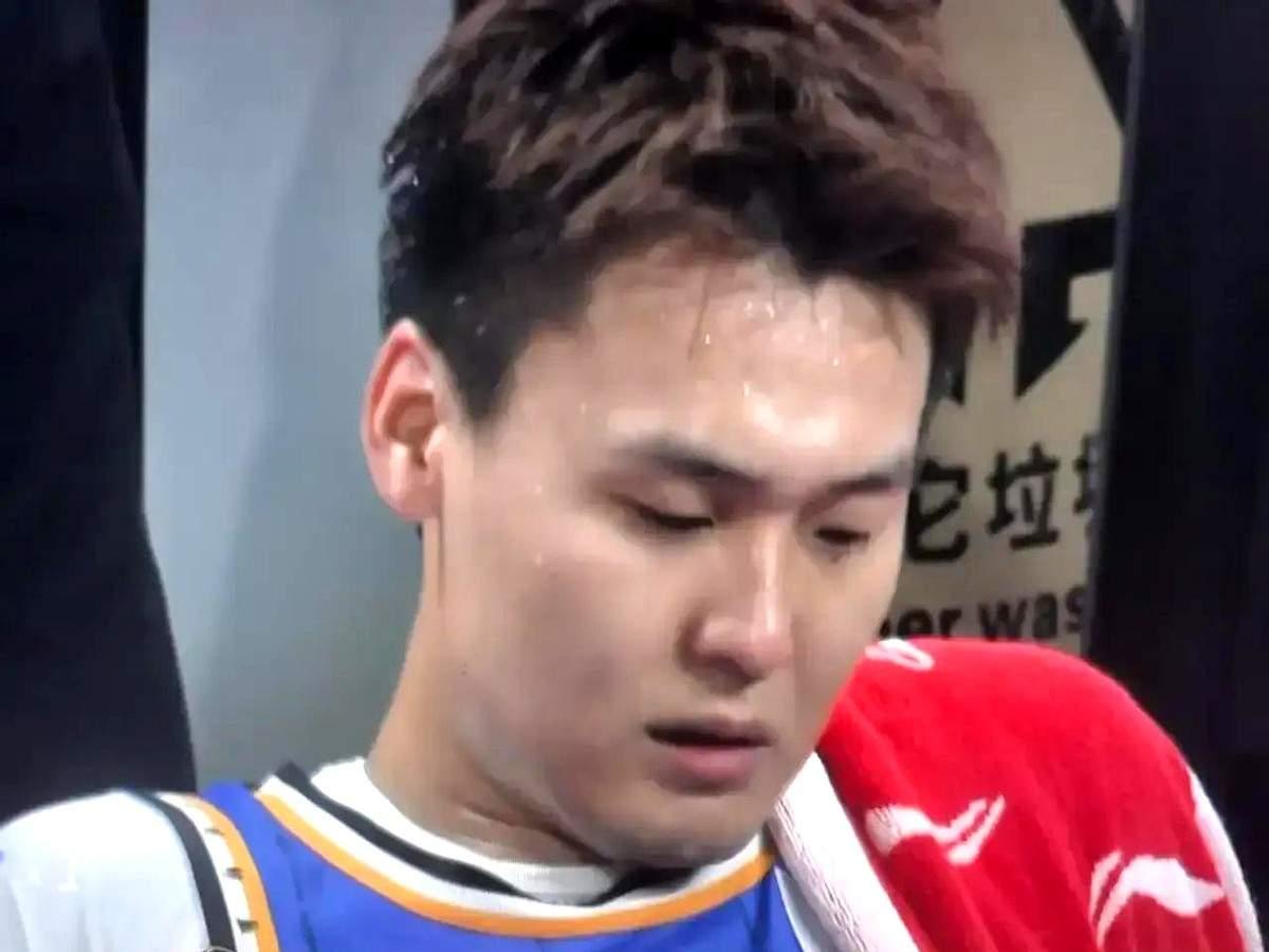 赵睿不打，7月份的世预赛又悬了。去年11月底和12月初的两次打韩国的世预赛，赵睿
