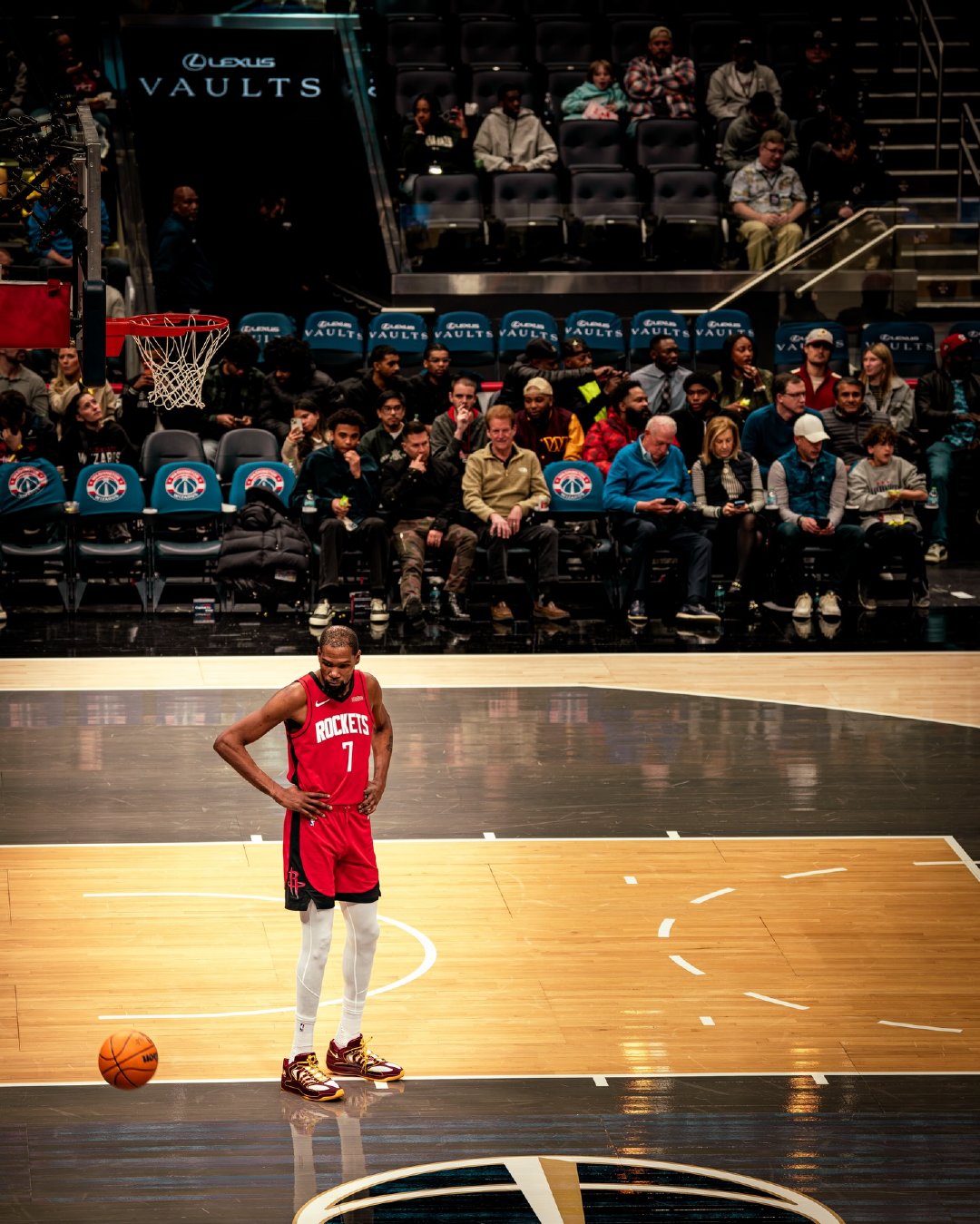 詹姆斯：“我真的想得到一些裁判的判罚，有一次对手都一肘子打在我肚子上了，造犯规这