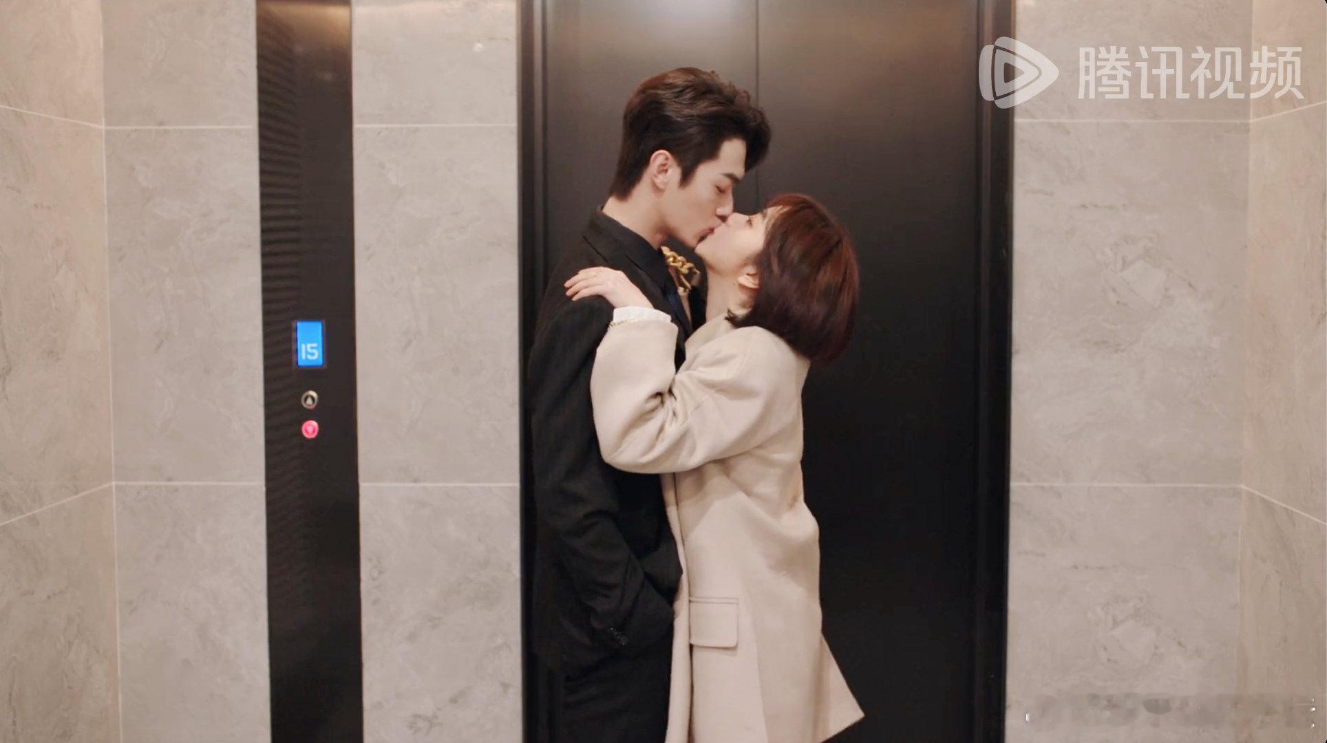 #纪星韩廷随地大小吻#韩廷你小子真的别太爱了好吗，随时随地都在亲的感觉呀，不过我