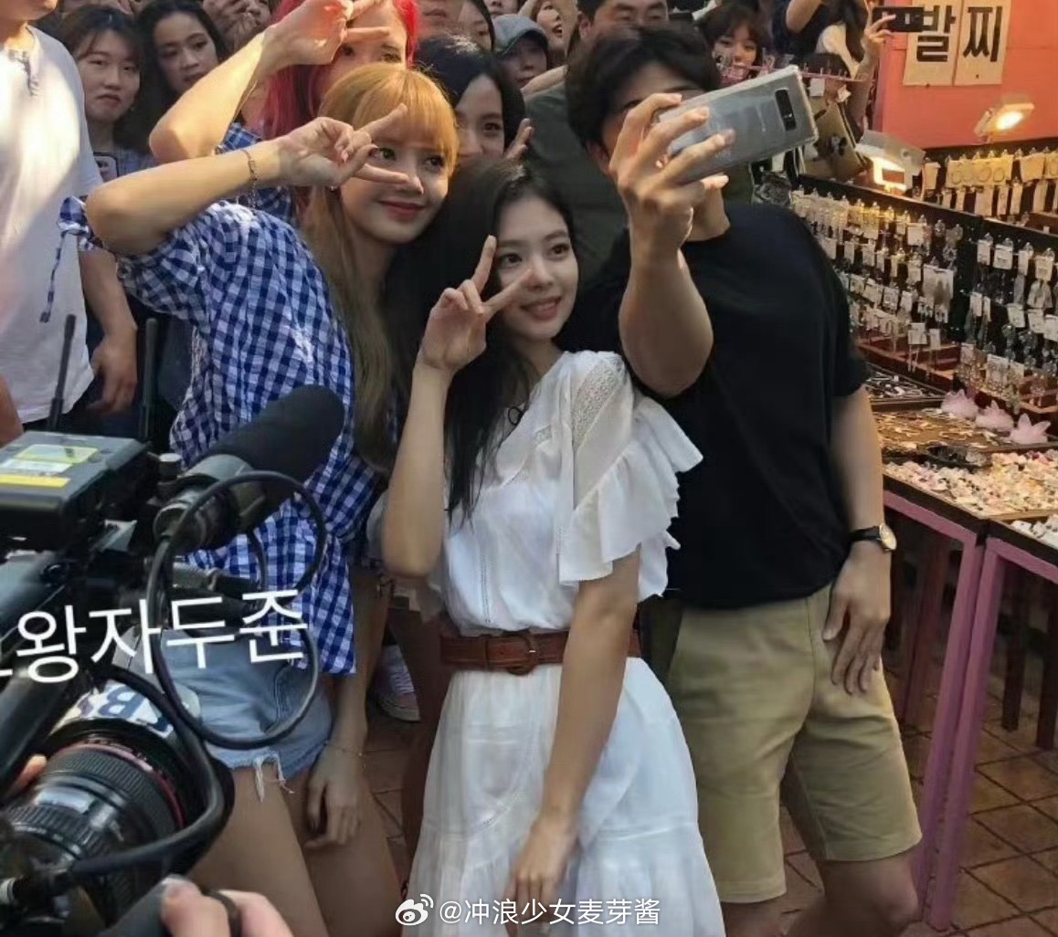 Jennie生图女王的称号绝对名副其实[爱慕] ​​​