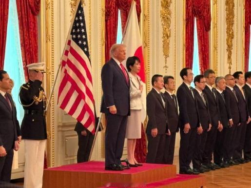 高市早苗给到访的特朗普准备了一份大礼，但恐怕特朗普反手给她的是紧箍咒：

10月