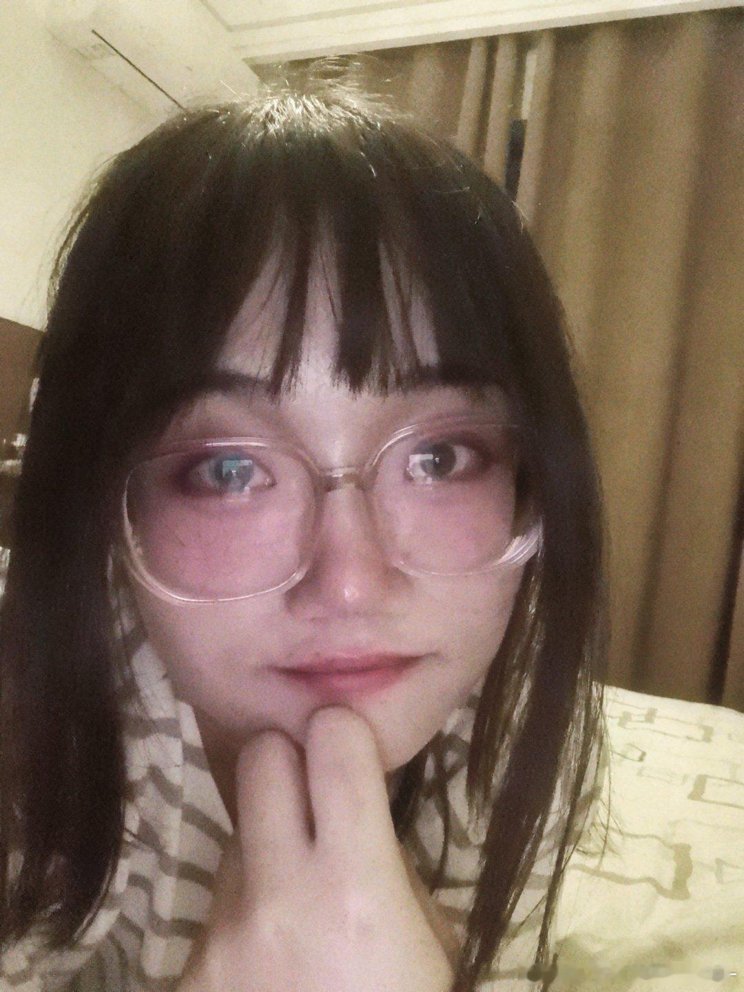 回家拍一张懒得p然后卸妆了 