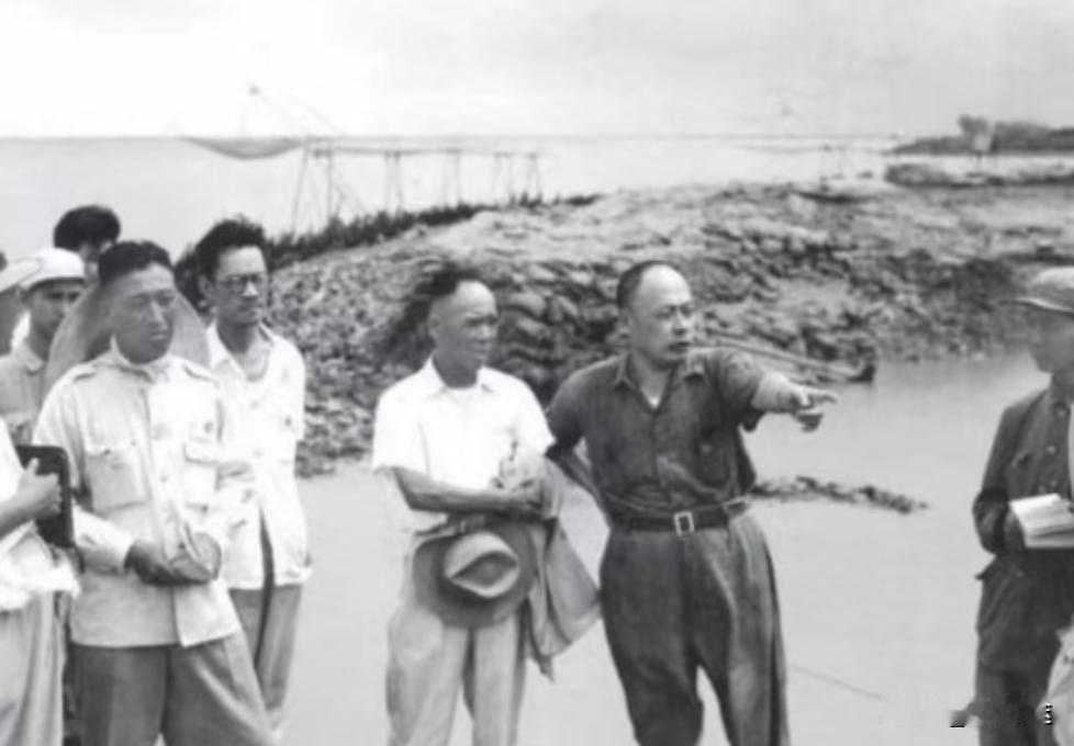 1949年5月27日，上海解放。陈毅出任上海市长后办的第一件事，便是公开致电旅港