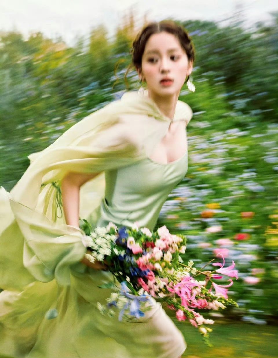 欧阳娜娜太会拍了，每一张照片都是大片既视感！ ​​​