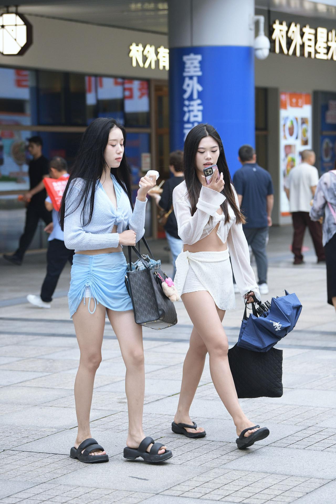 街拍小姐姐穿搭 街拍美女穿搭 最美街拍 街拍美女 大长腿小蛮腰